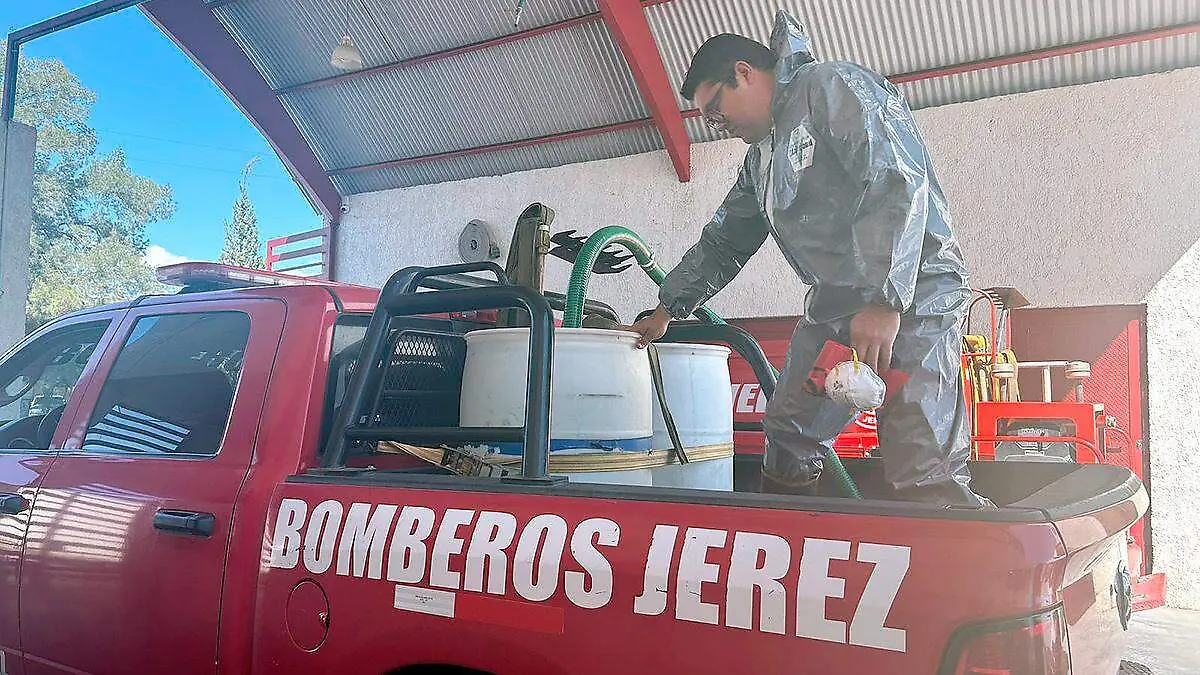 Bomberos de Jerez aseguraron el material contaminante