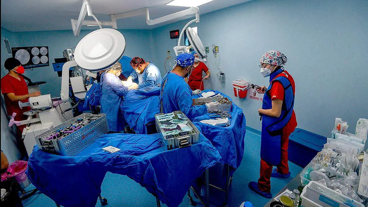 Intervención quirúrgica en hospital del Imss