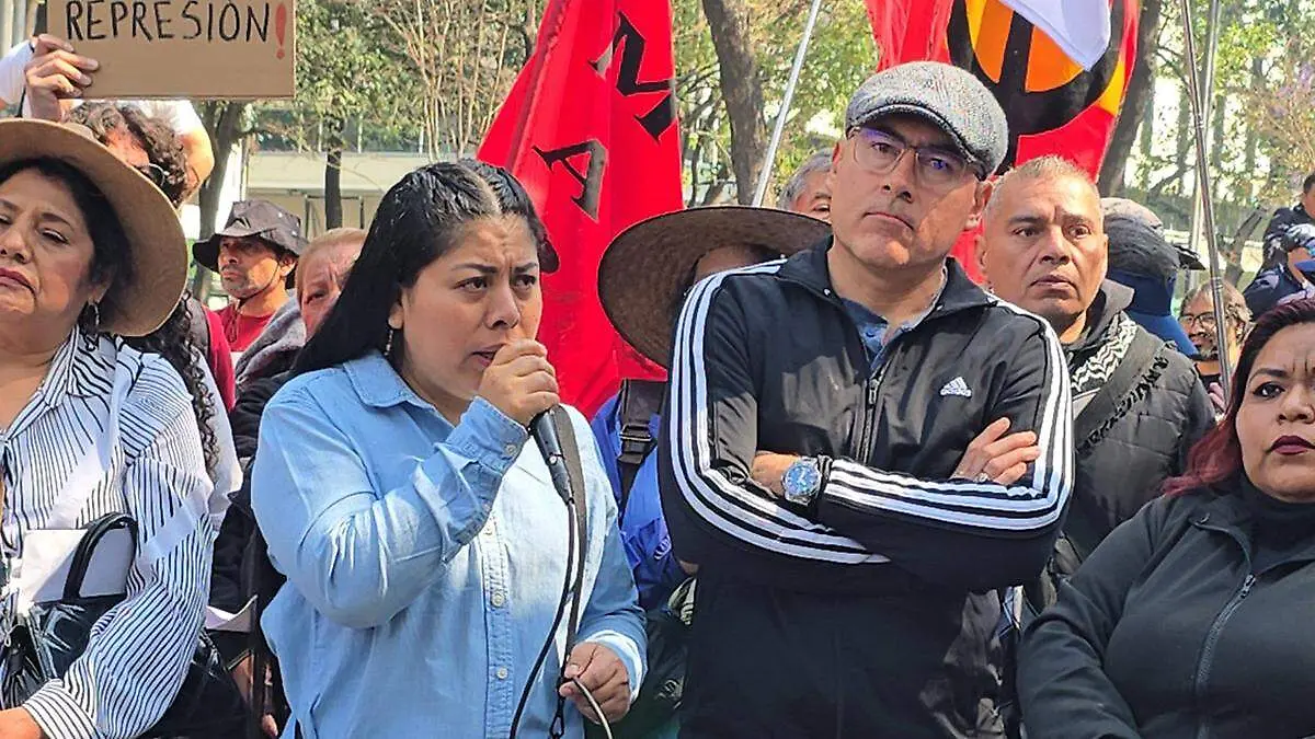 Integrantes de la sección 34 del SNTE en Marcha en la Cdmx