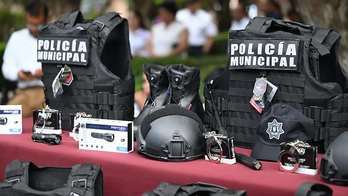 Equipamiento para policías municipales