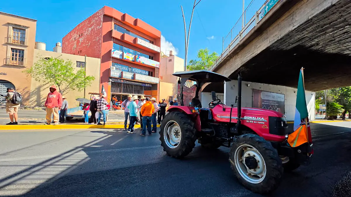 Bloqueo de vialidades en Zacatecas por productores de frijol