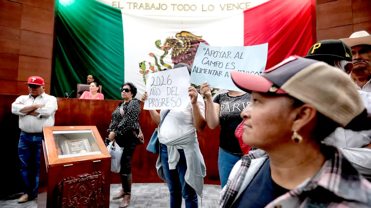 Protesta de productores en la Legislatura del Estado