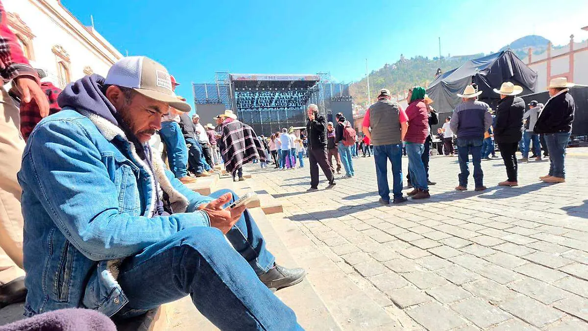 Protesta de productores en Plaza de Armas