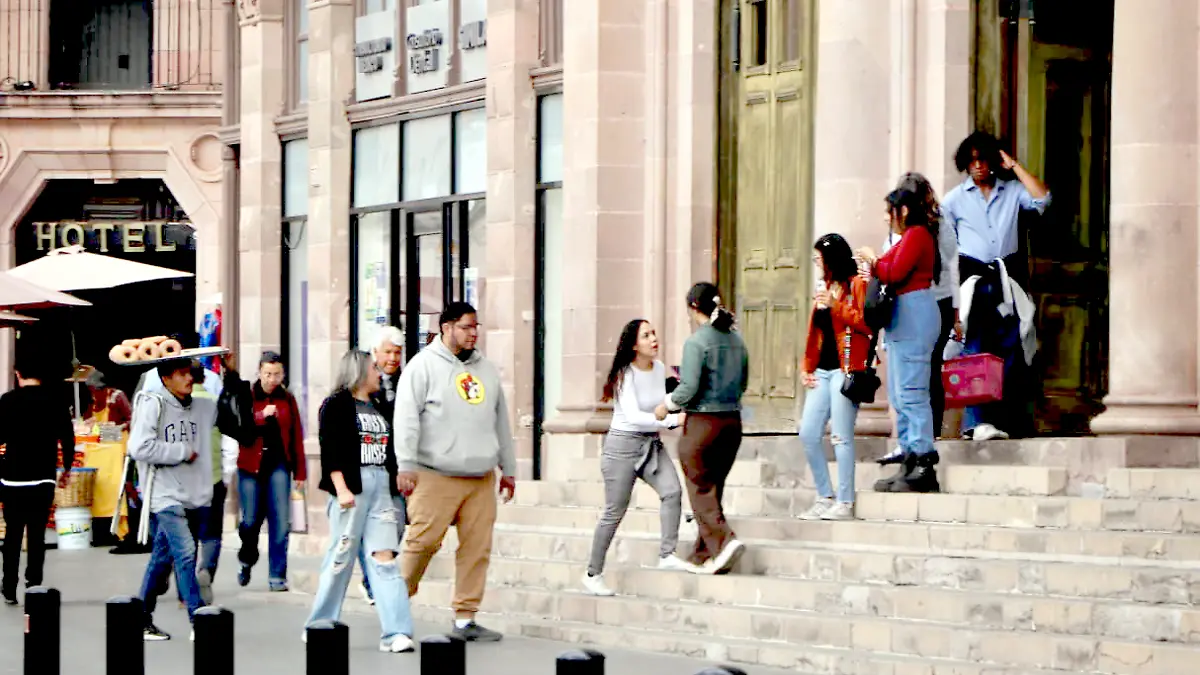 Personas en el centro de Zacatecas