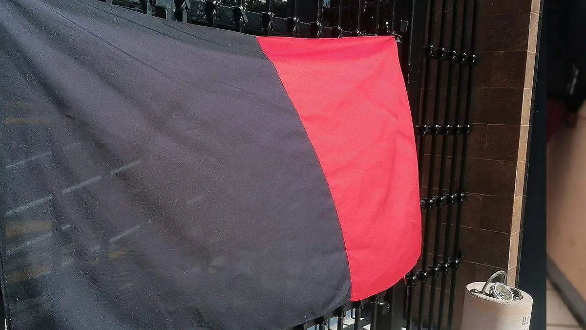 bandera rojinegra