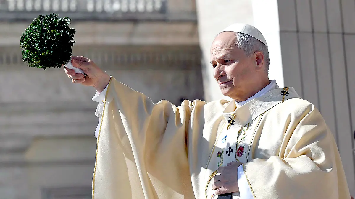 Papa León XIV impartiendo la bendición Urbi et Orbi