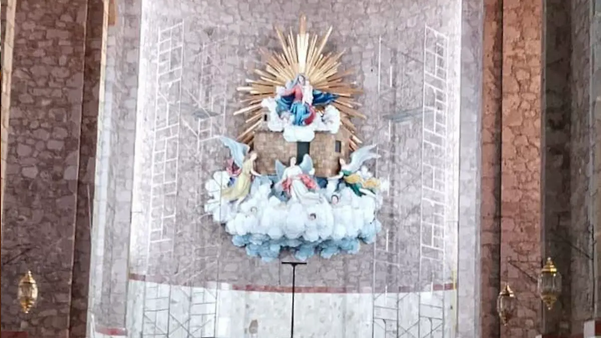 Altar mayor parroquia de nuestra Señora y Reina de Loreto