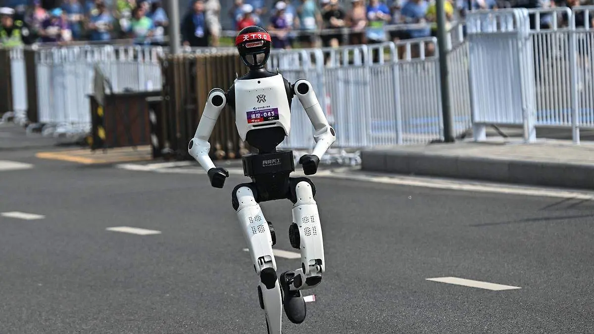 Robot corrindo un maratón