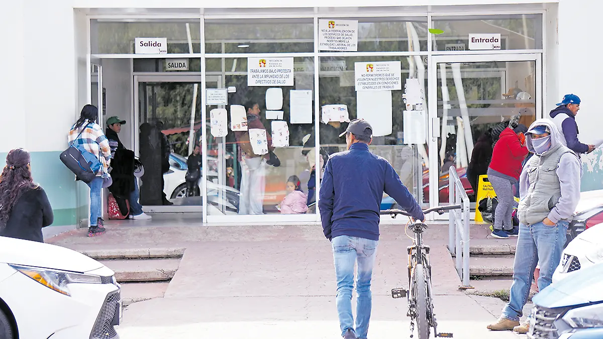 Cartulinas de protesta en el Hospital de la Mujer Zacatecana