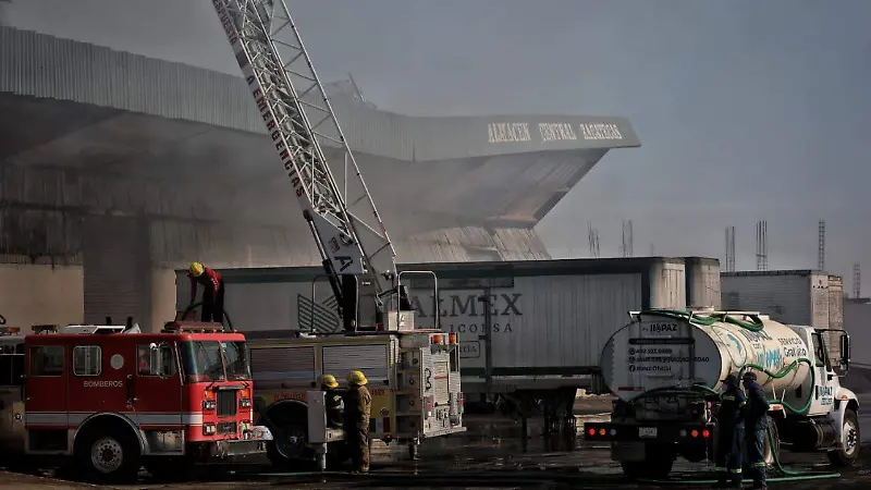 Pérdida total tras incendio en bodega de Alimentación del Bienestar en Zacatecas
