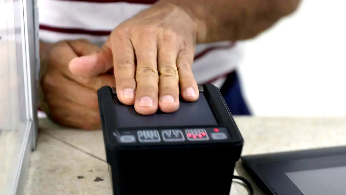Toma-de-huellas-digitales-para-pasaportes