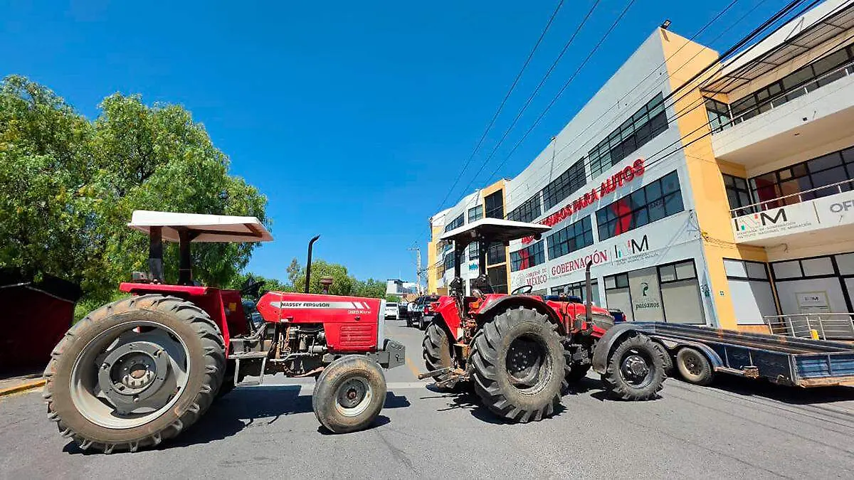 Productores toman Avenida Universidad en la capital de Zacatecas