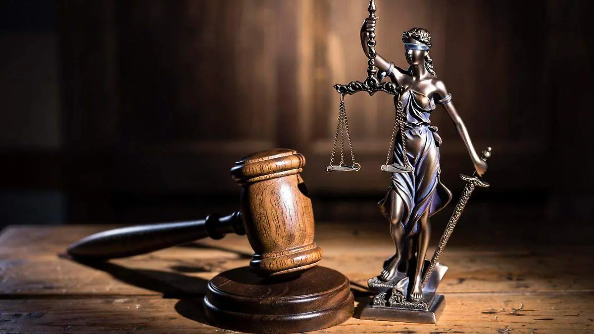 Imagen ilustrativa de un mazo de juez y la justicia
