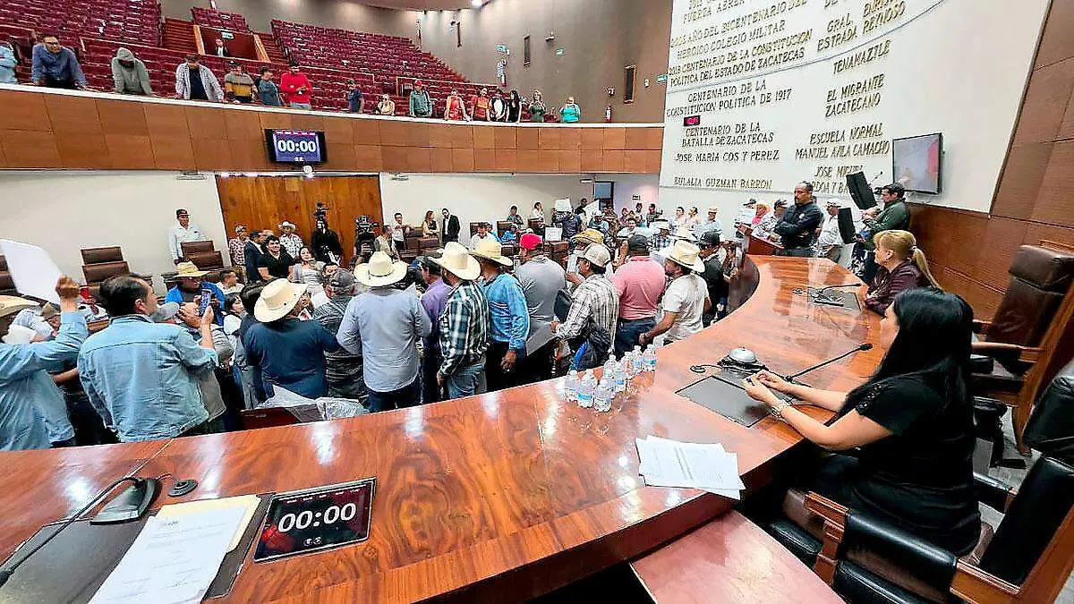 Protesta-de-productores-de-frijol-en-el-Congreso-de-Zacatecas