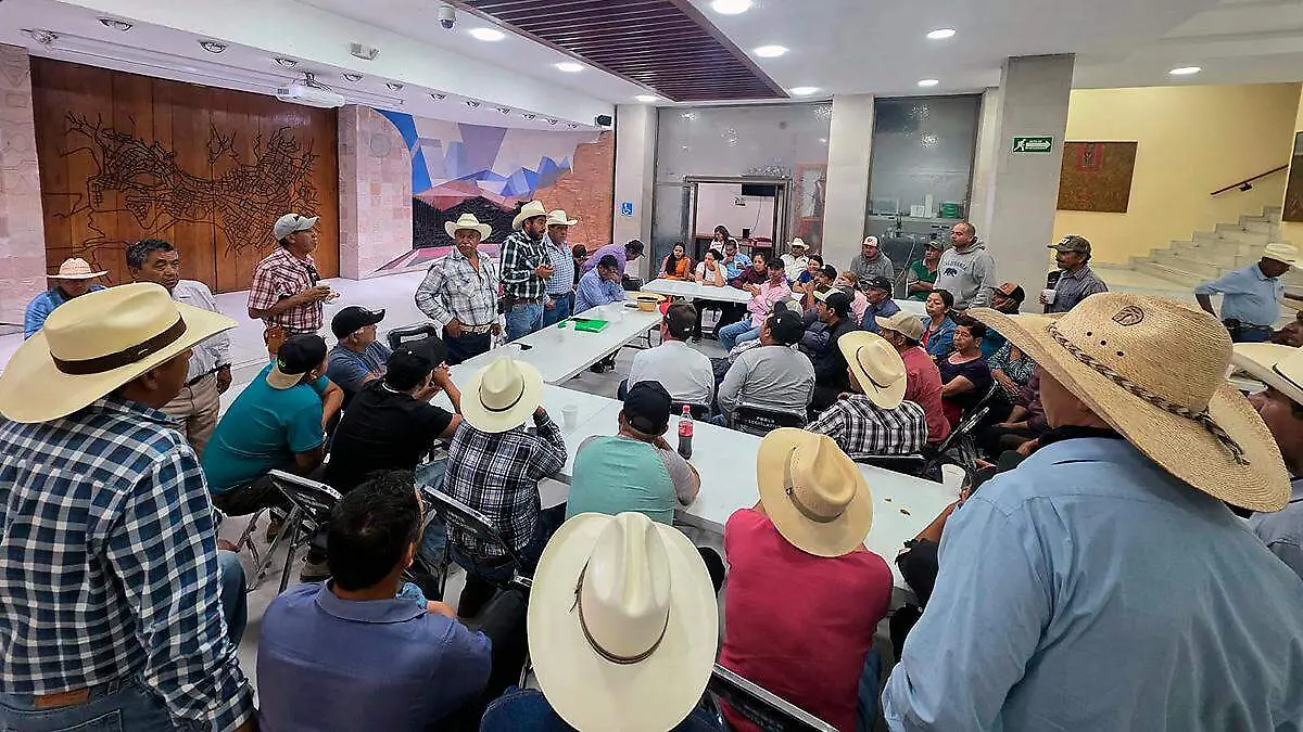 Reunión de productores de frijol en la Legislatura del Estado