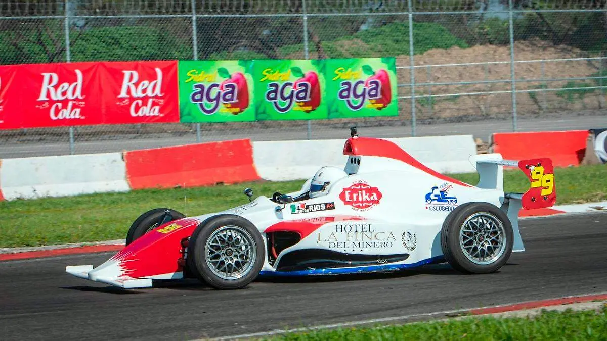 Coche de automovilismo