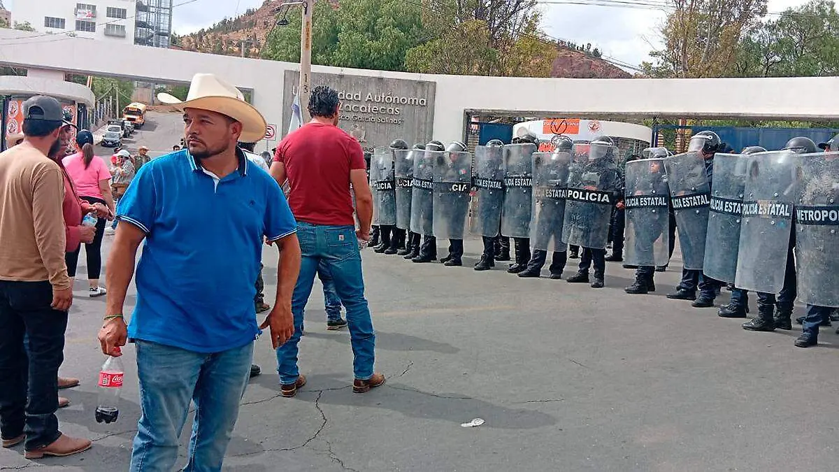 Despliegue policial durante manifestación de productores