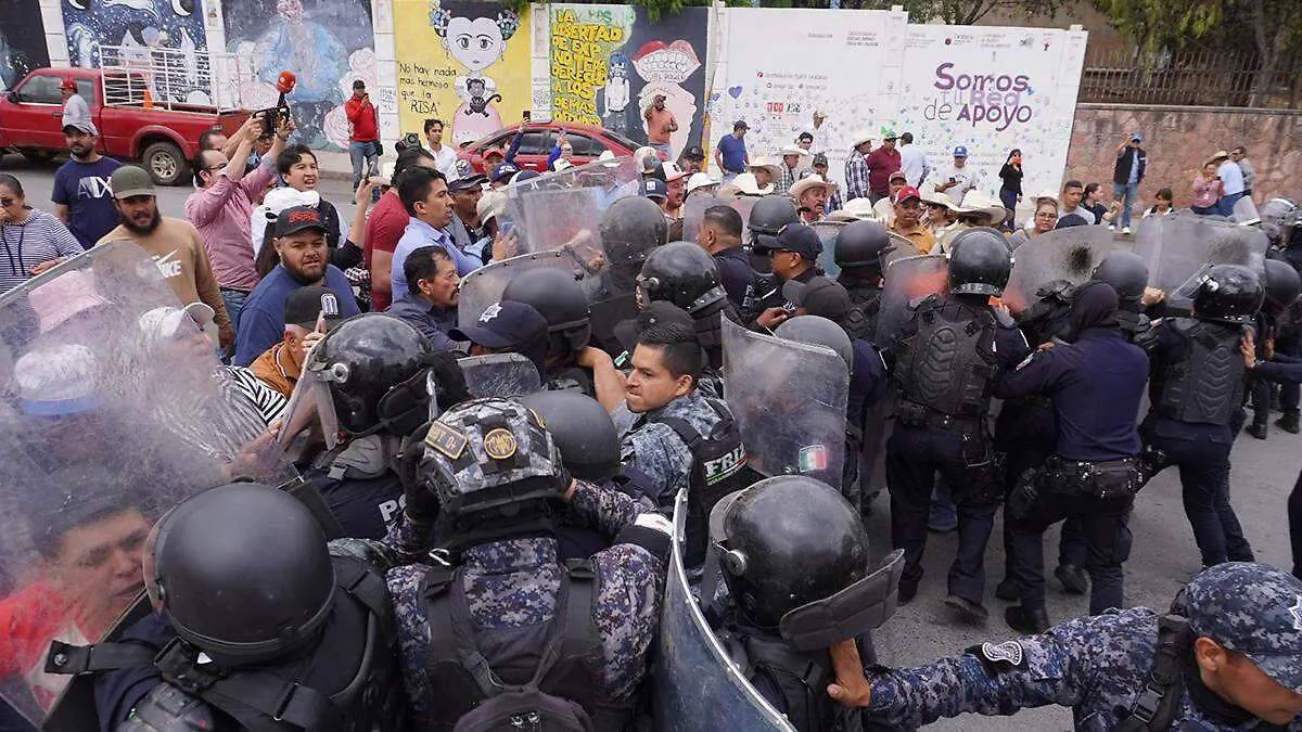 Repliegue policiaco de protesta de productores frijoleros