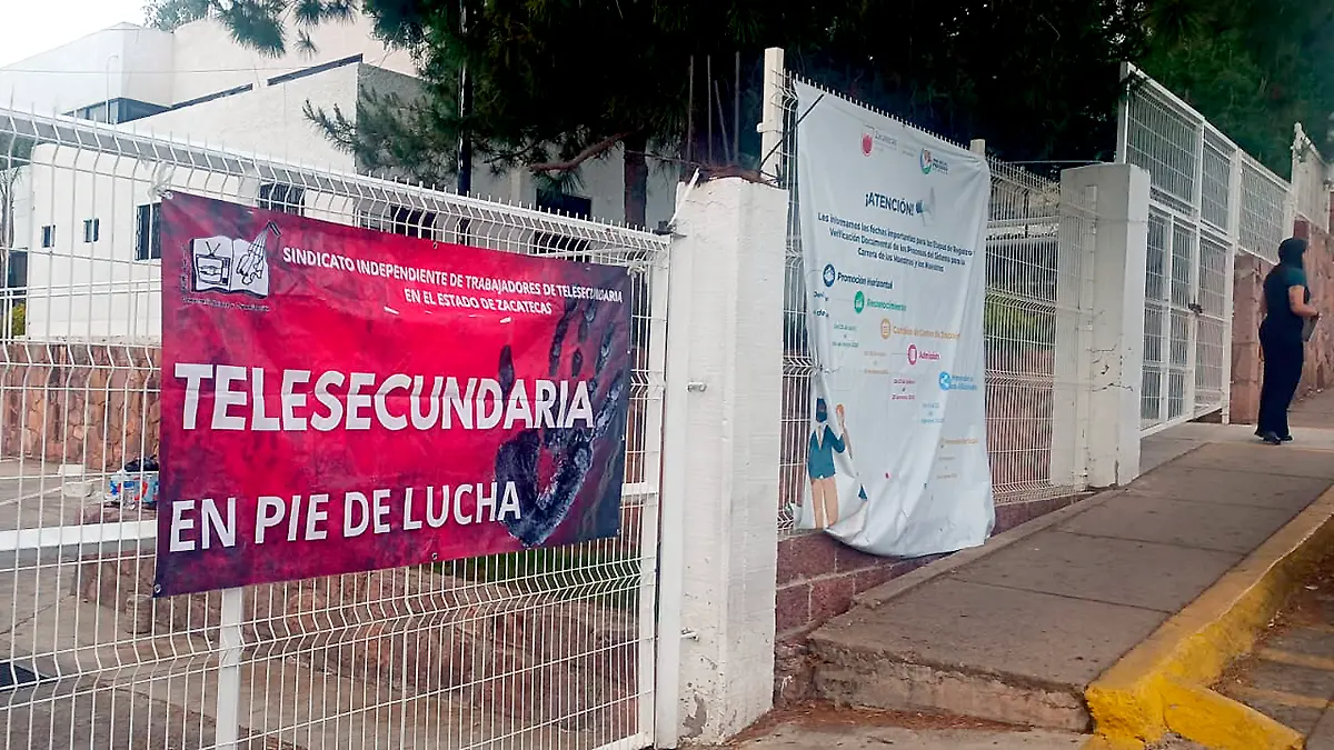Sindicato de Trabajadores de Telesecundarias protestan en la SEZ