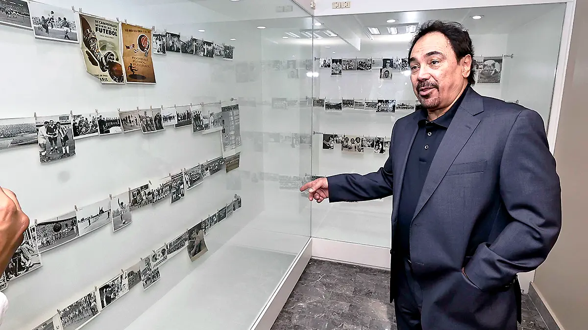 Hugo Sánchez en las instalaciones del Esto