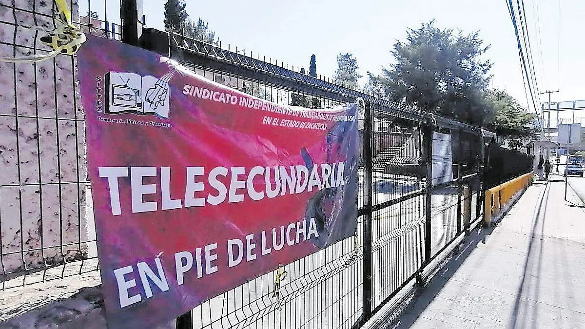 Protesta SITTEZ en la Secretaría de Educación de Zacatecas