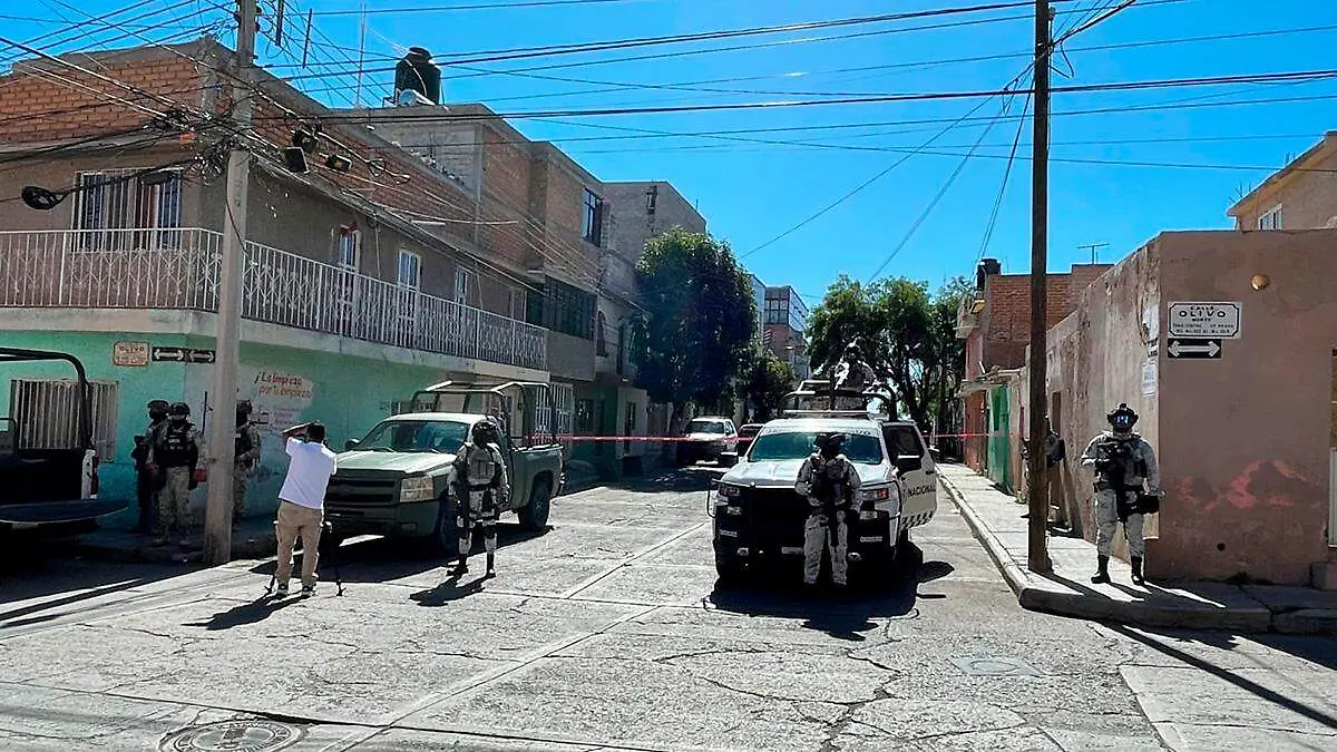 Zona de intervención policial donde ocurrió un triple homicidio en Fresnillo