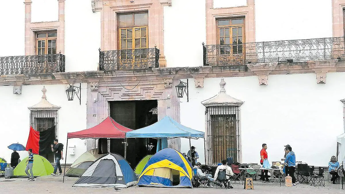 Protesta de docentes en Plaza de Armas