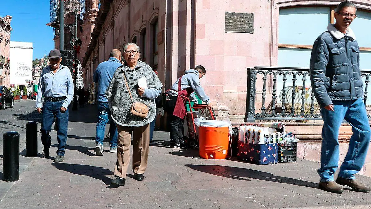 Personas en el centro de la ciudad de Zacatecas