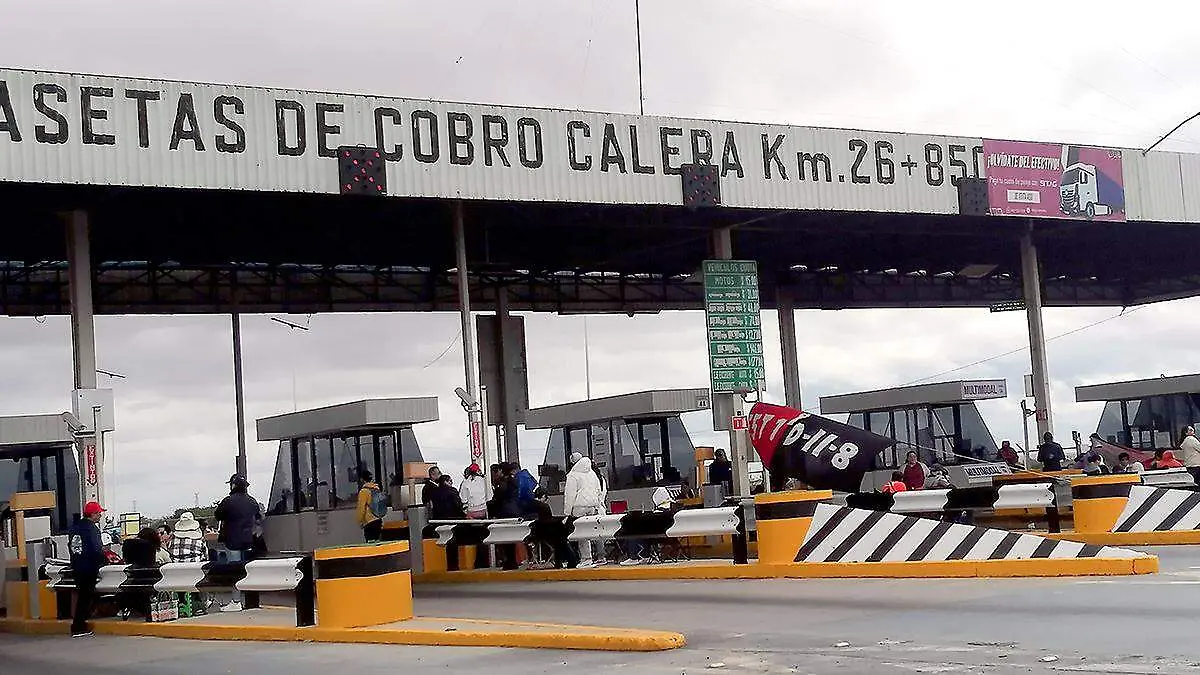 Protesta de docentes en casetas de peaje