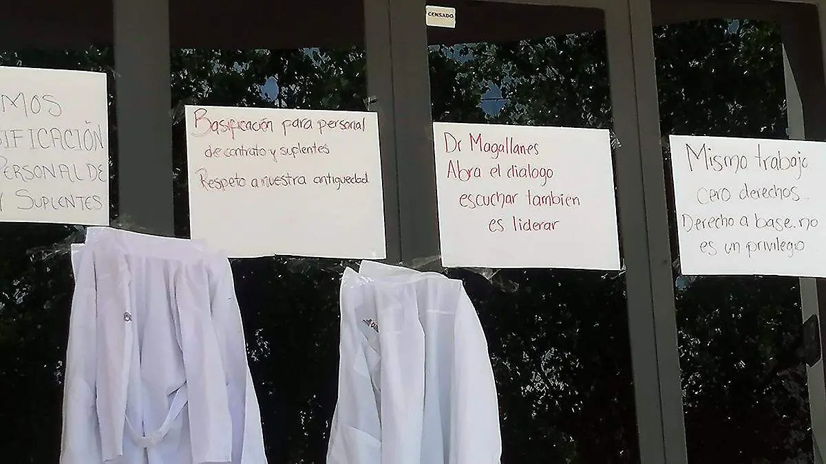 Protesta de trabajadores suplentes del IMSS Bienestar en Zacatecas
