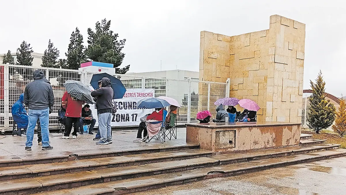 Protesta de sindicato de Telesecundarias en Ciudad Administrativa