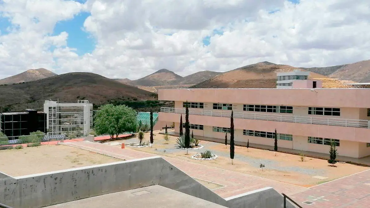 Edificio del plantel del IPN en la capital de Zacatecas
