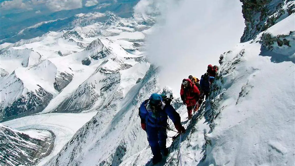 Alpinistas en el Everest