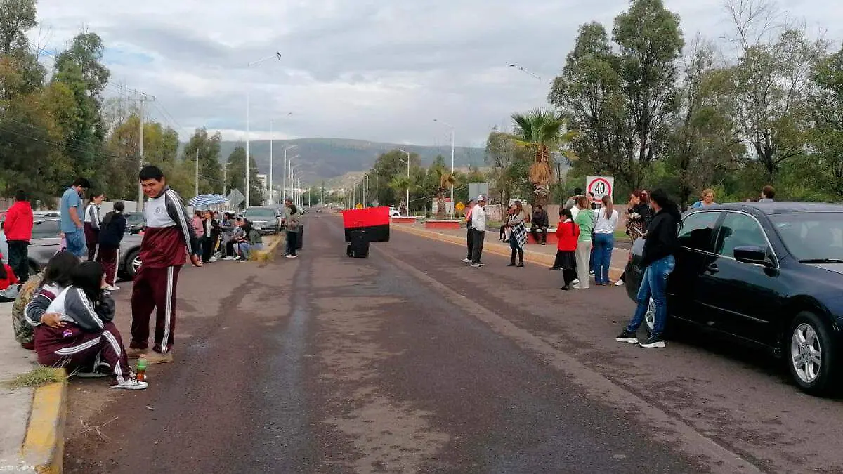 Protesta de padres de familia