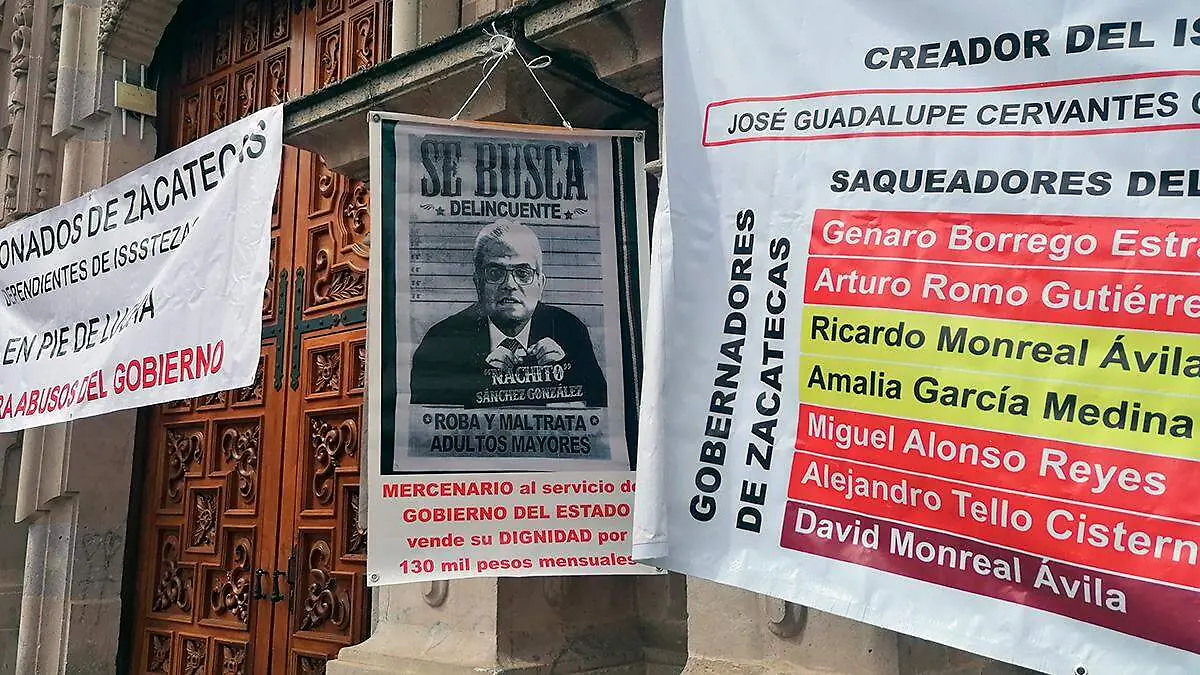 Protesta pensionaos en el Palacio Legislativo de Zacatecas