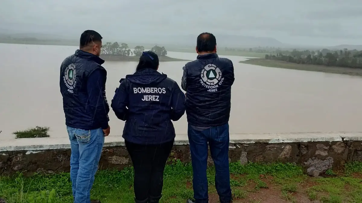 Personal de protección Civil en Presas de Jerez, Zacatecas