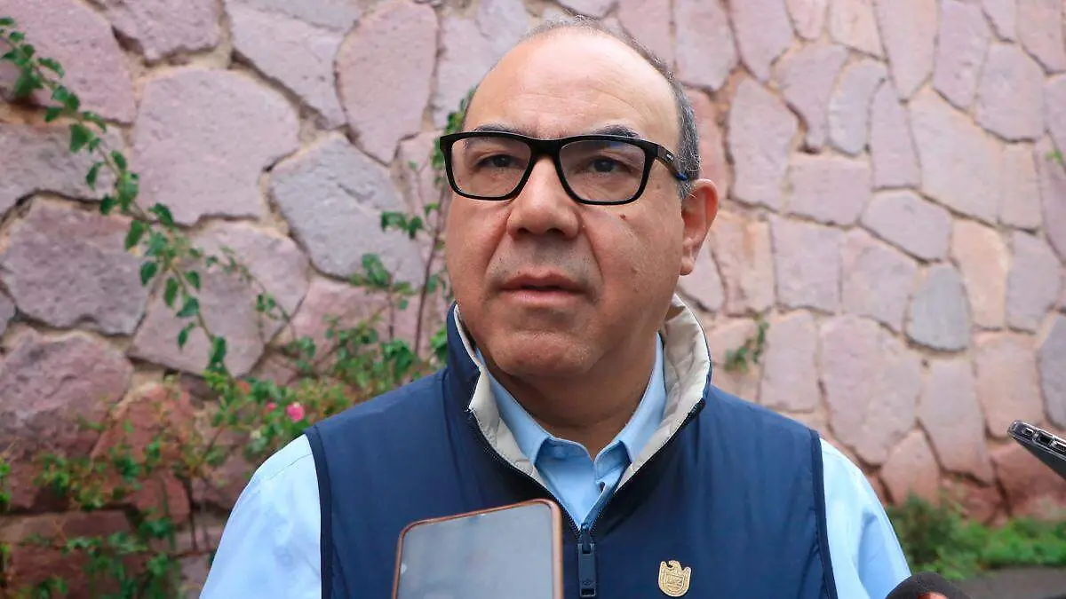 Rector Ángel Román
