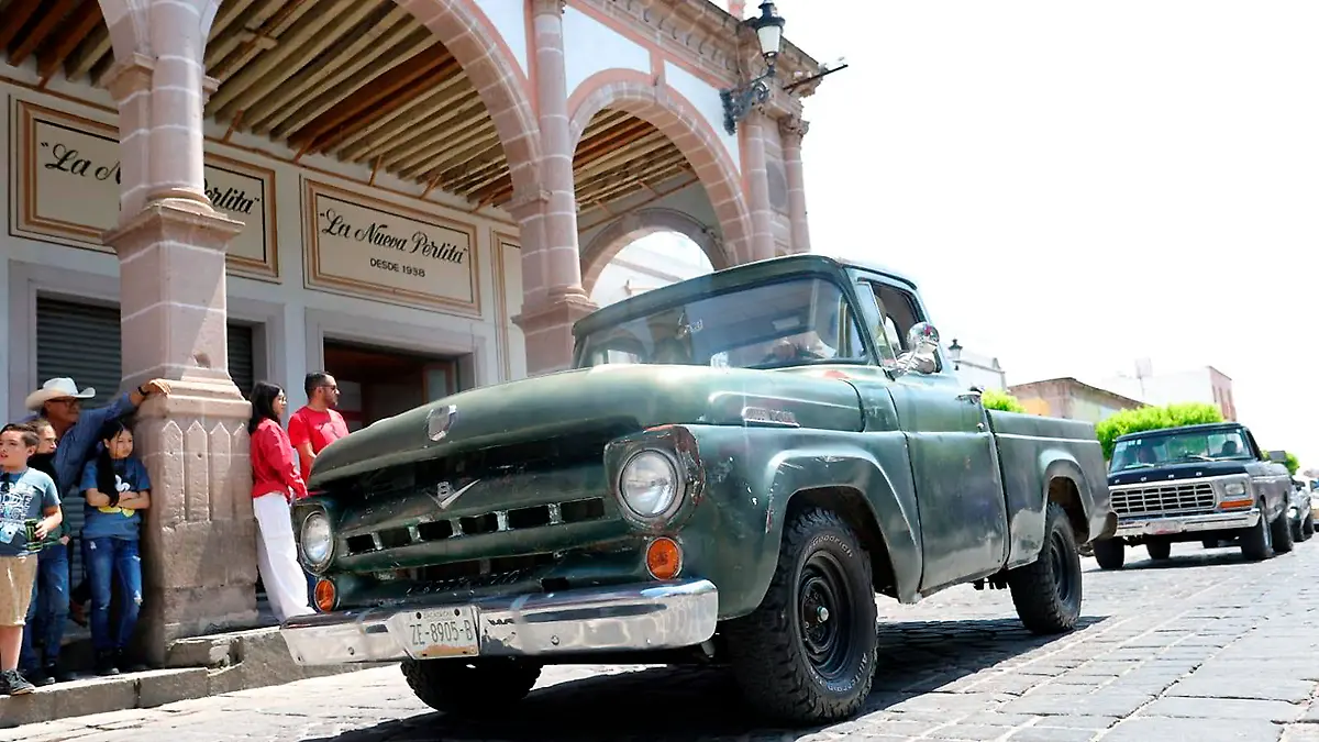 Desfile de autos en Jerez, Zacatecas