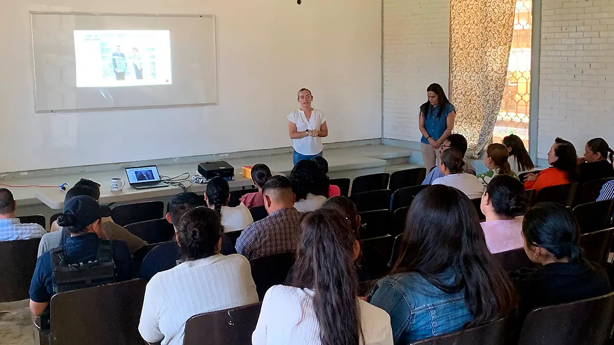 Talleres para mujeres impartido por el Instituto Municipal de la Mujer Río Grande