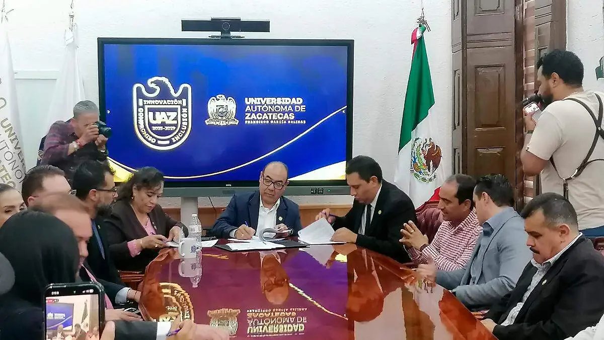 UAZ recibe autobús