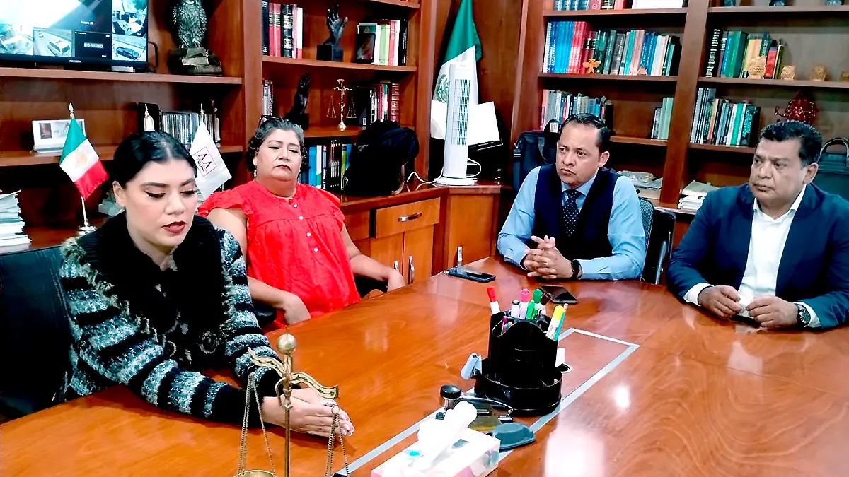 Madre de Dafne en reunión con abogados zacatecanos