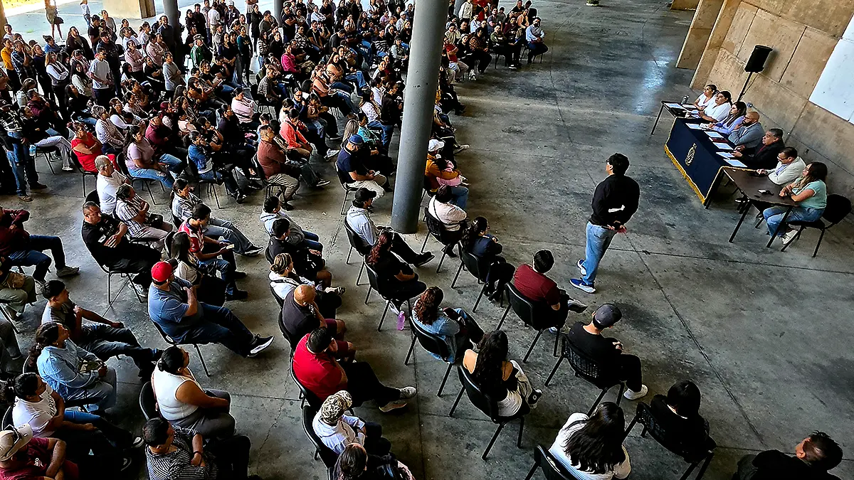 Asamble informativa con padres de alumnos del bachillerato militarizado