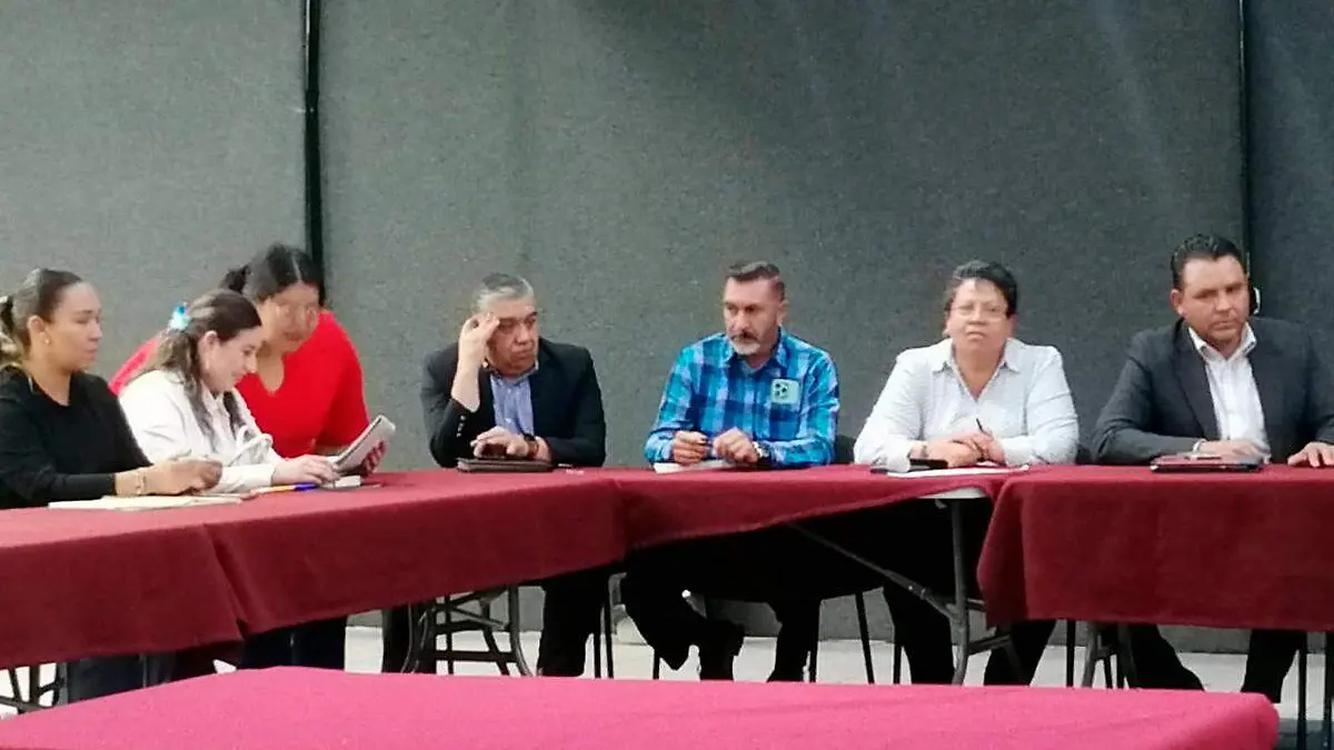 Reunión de padres de alumnos del Bachillerato Militarizado y funcionarios de la SEZ