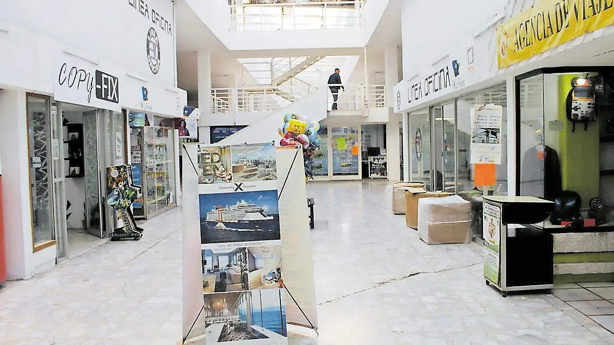Interior plaza futut