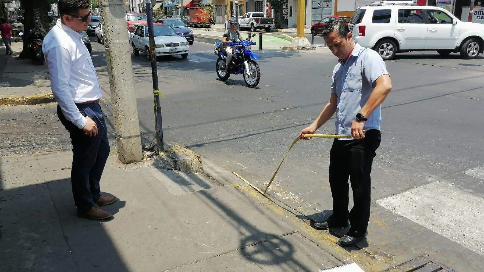 Vecinos y comerciantes de la avenida Juárez