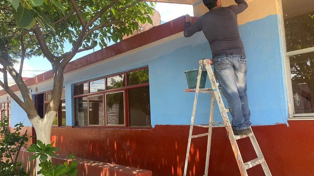 Pintan escuela primaria