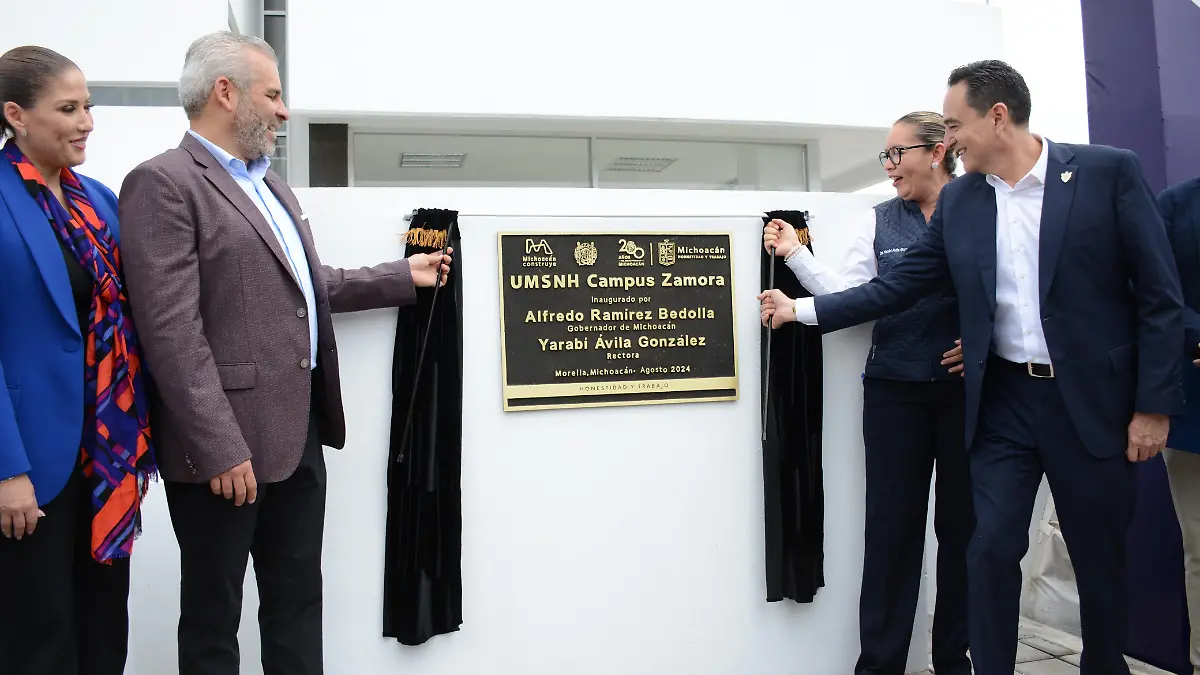 Develación placa Campus Zamora