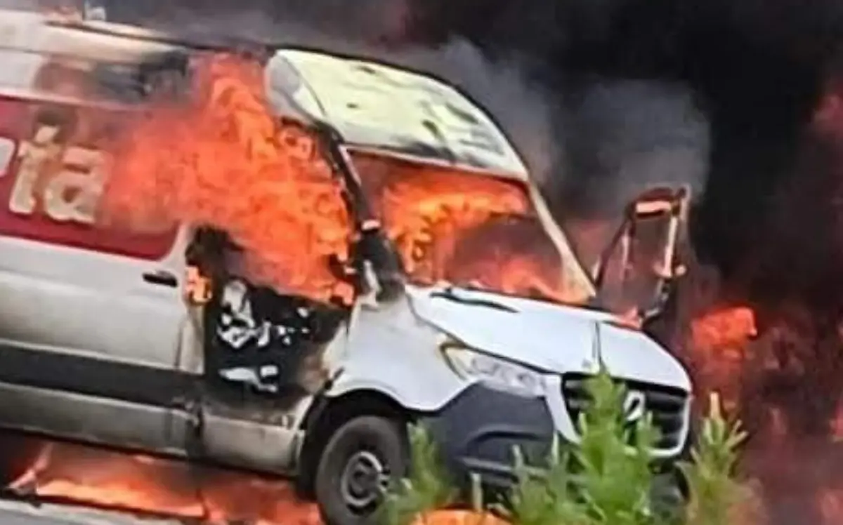 Auto incendiado