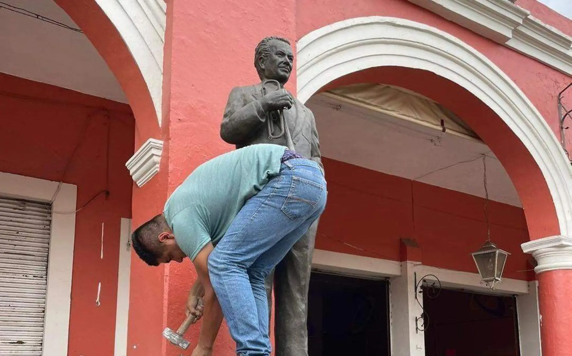 Estatua Rafael Méndez