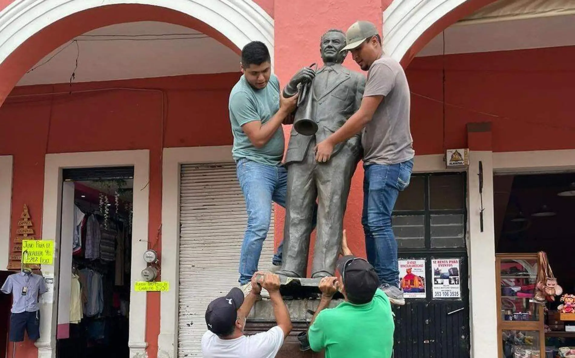 Estatua Rafael Méndez